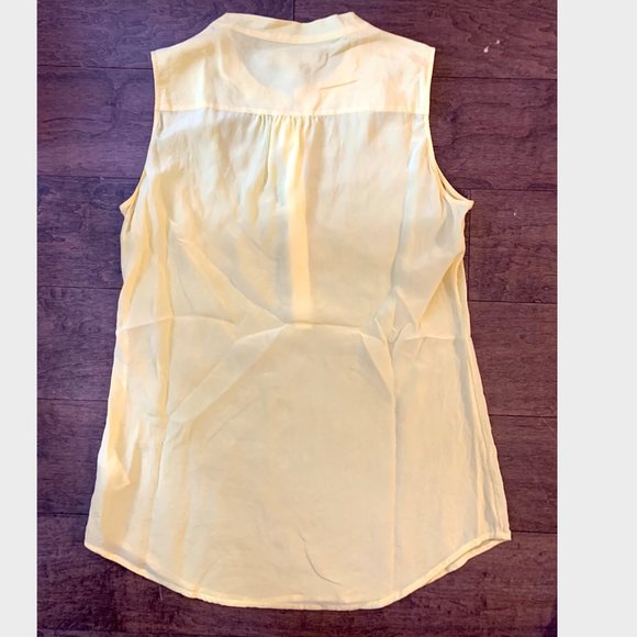 Banana Republic 100% Silk Sleeveless Blouse With Buttons - Picture 5 of 9